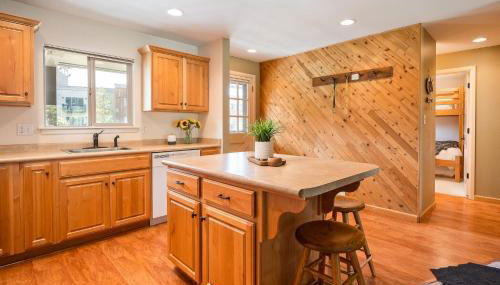 Ski Town Hideaway | Fireplace + Walk to Downtown - Foto 1, Other