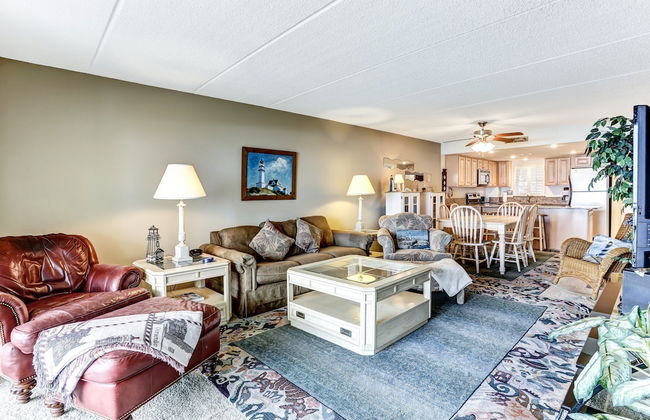 Recently Renovated Ocean Front Condo by RedAwning - Foto 8