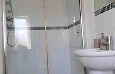 Spacious 4 Large Bedrooms Thurrock Grays 3 baths 1 ensuite Netflix Free Parking - Foto 45