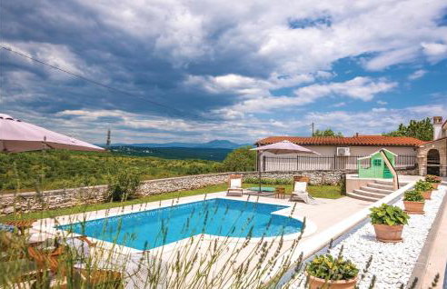 Beautiful Apartment In Hrboki With Wifi - Photo 9