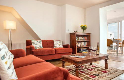 Hawkins Cottage with Hot Tub - Photo 6