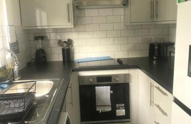 Quiet 2-Bed with Private Garden and Drive - Foto 70