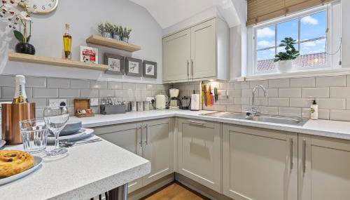 No 3 - Lime Tree Cottage - Pass the Keys - Foto 2, stove, dishwasher, toaster