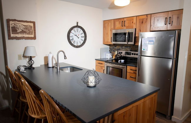Mountain Lodge At Okemo-1br Fireplace & Updated Kitchen 1 Bedroom Condo by RedAwning - Foto 3