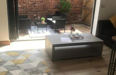 No 6 Elizabeth Street - Photo 1