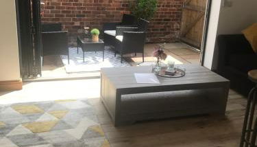 No 6 Elizabeth Street - Photo 1