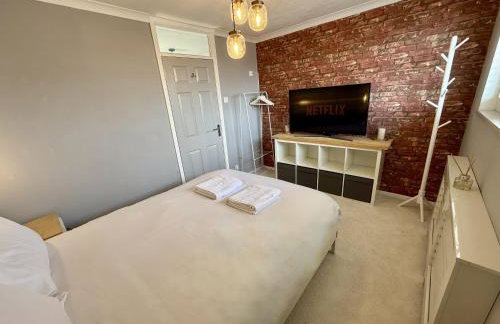 Fantastic 2-Bed House with Parking - Hosted by Hutch Lifestyle - Foto 36