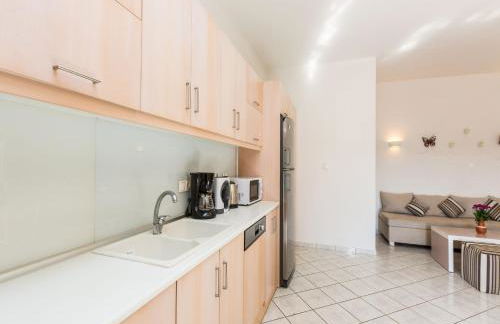 Antigoni Villa, Spacious Nature Retreat with Pool, By ThinkVilla - Foto 21