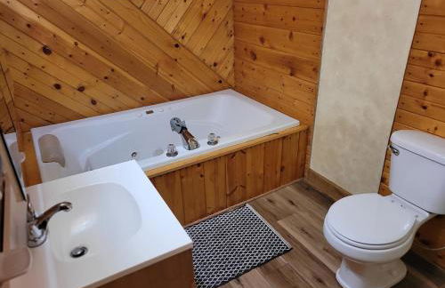 Seven Oaks at Bass Lake - Lakefront Getaway! - Foto 42