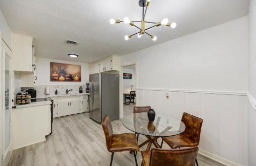 Spacious 5 Bed Home with Massage Chair and Futsball Table - Foto 30