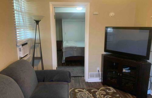 Cute 1 Bdrm Bungalow - New Flooring! - Foto 8