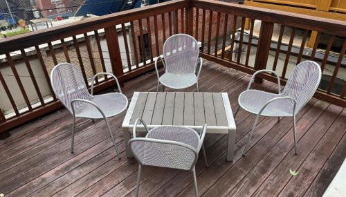 Classy Victorian Brownstone Subway Shopping - Photo 2