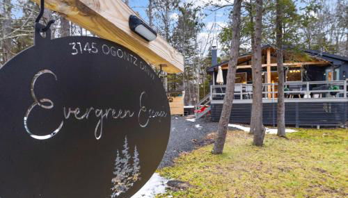 Evergreen Escape Hot Tub Firepit Resort Pool - Foto 2