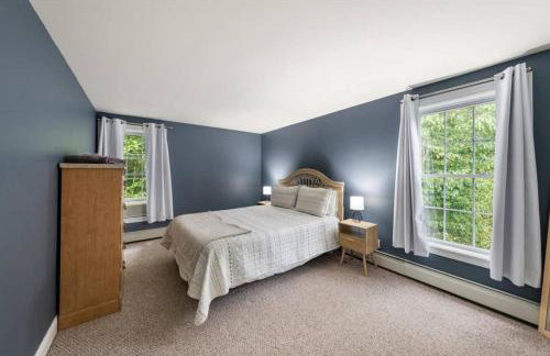 White Mountain Retreat with Theater, Fire Pit, Game Room and River Access - Foto 43