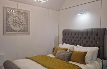 Ty Branwen- Luxury Woodland Lodge with Stunning Views - Photo 20