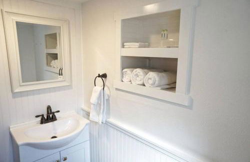 Fox Den- Pet Friendly Suite in Shaver Lake - Photo 8