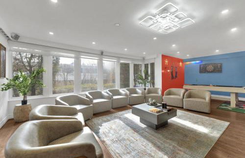 Fire and Fun Luxe Stay w Pool Hot Tub and Game Room - Foto 79