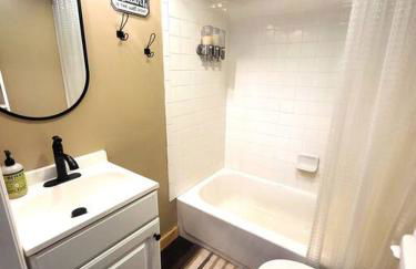 River Daze Cabin - A cozy cabin right on the river - Foto 6