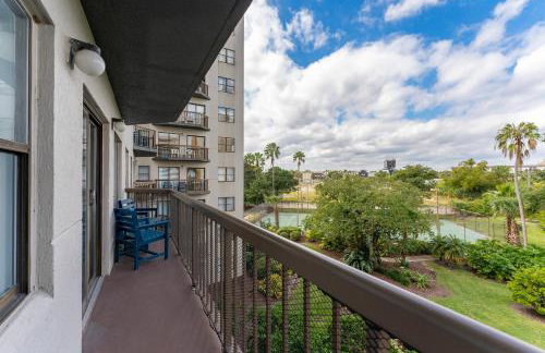 Tranquil Garden View 2 Bed 2 Bath Balcony Condo 7 Min to Universal - Foto 14