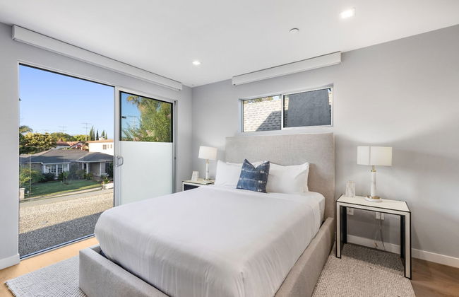 Lindenhurst - Photo 3