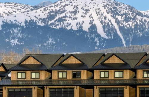 Alpine Escape Luxury Retreat, Hot Tub, Walkable, Mountain Views, 3 King Beds - Foto 2