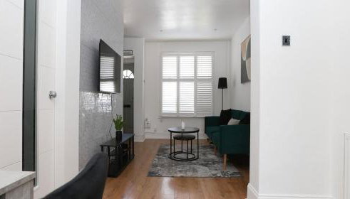 Modern 2 bed house in Enfield with private driveway parking - Foto 3