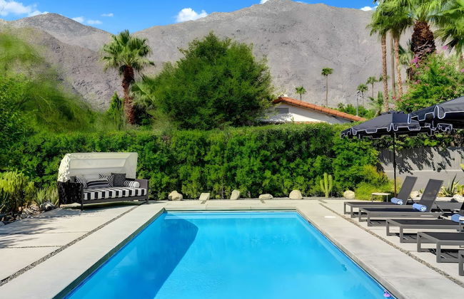 Modern Oasis w/ Pool, Patio Lounge, & Mountain Views Palo Verde by Avantstay - Foto 24