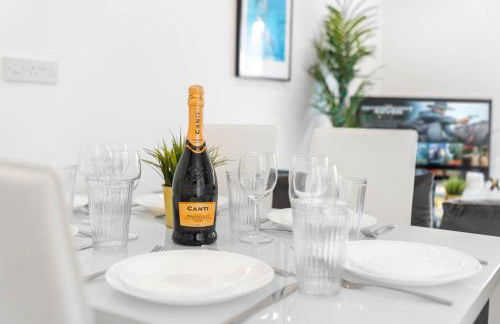 5 Bedroom House - 10 Guests - Multiple off Street Parking - Garden - Smart TV - WIFI - Contractors - Families - Groups - Top Rated - 98Q - Photo 19