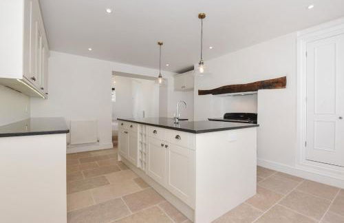 Luxury Large Five Bedroom Family House Sleeps 10 - Photo 43