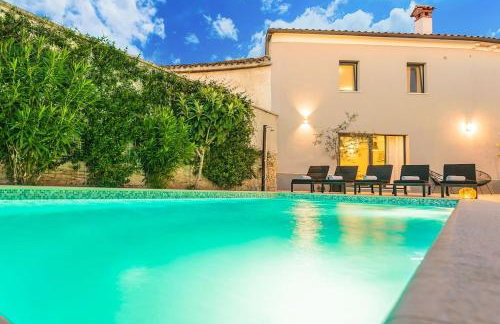 VILLA LATINI - Ideal for a family vacation. Heated pool. Local breakfast optional available - Foto 2