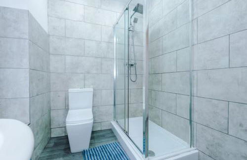 Group-Friendly Home near Manchester with Hot Tub and Private Cinema Room - Foto 36