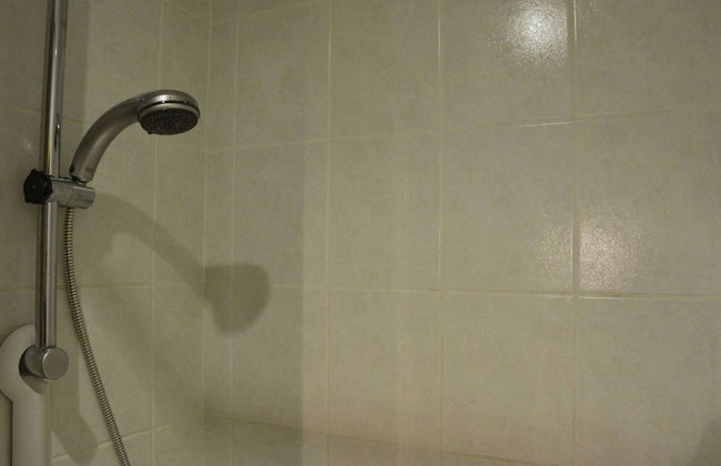 Modern Escape With Private Sauna - Photo 14