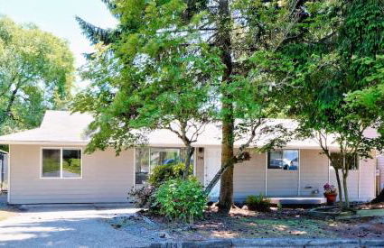 Beautiful Light-filled Farmhouse w swing & slide - Foto 43