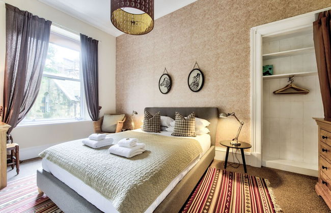 Maya's Glasgow Holiday Homes - Photo 8