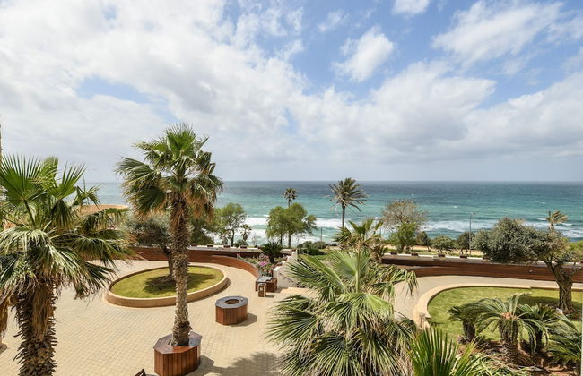 Seaside Escape with Private Patio by Sea N Rent - Foto 45