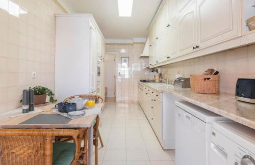 Central Cascais Apartment with private parking - Foto 9