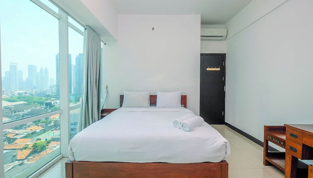 Homey And Warm 1Br Apartment At Ambassade Kuningan - Foto 4, Habitación