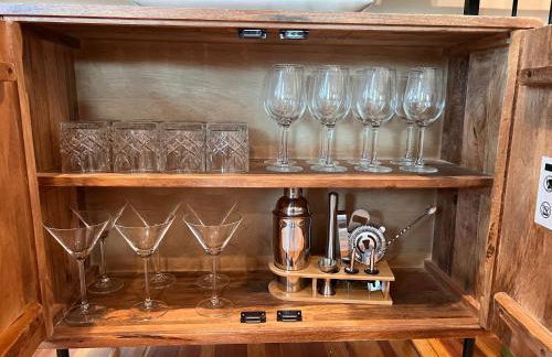 Your Boston Retreat - Great porches - 2/BR sleep 6 - Foto 11