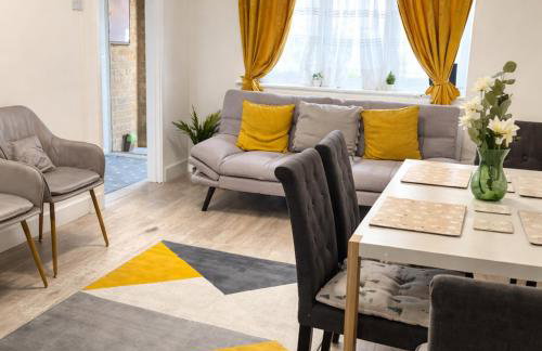 3 Bedroom Family Home with Drive & Garden near South Wimbledon - Foto 2