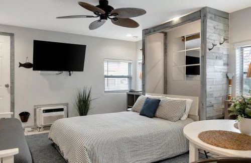 Quiet Corner Suite Heated Pool & 2 mins 2 beach - Foto 13