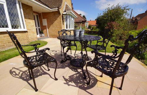 Vale View - Sleeps 6 - Pets Ok - Garden - Parking - Photo 9