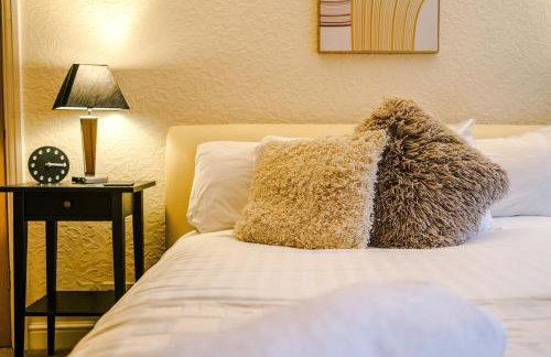 4 Bed House - Sleeps 8 - Free Parking - Manchester - Foto 27