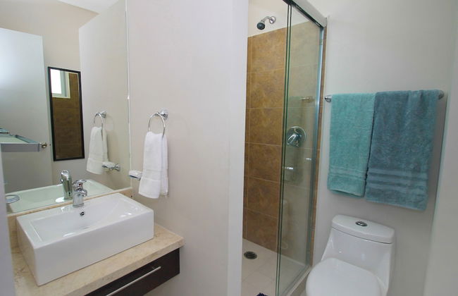 Riviera Towers 2BR & Pool - Foto 18