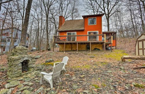 4 Mi to Tubing Cozy Bushkill Cabin with Deck! - Foto 1