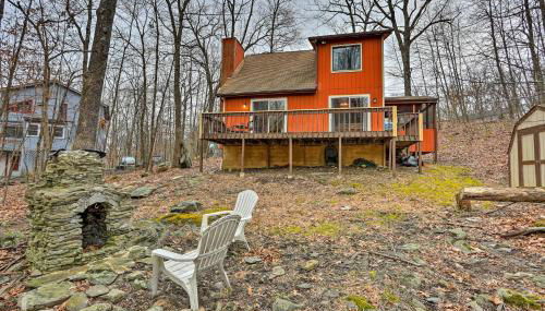 4 Mi to Tubing Cozy Bushkill Cabin with Deck! - Foto 1