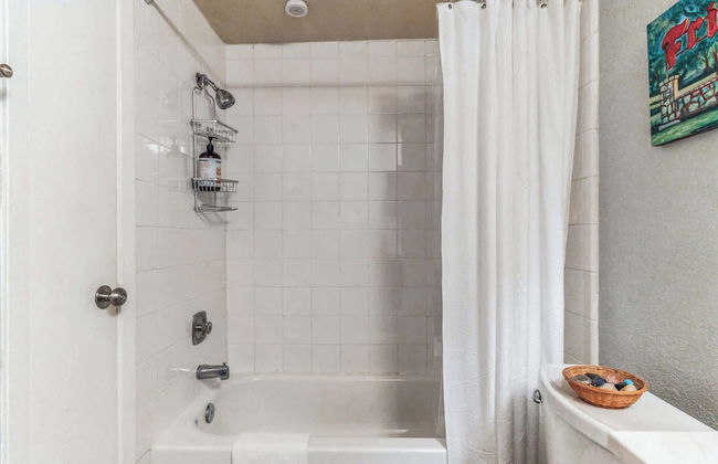 Cozy Retreat in Central East Austin - Photo 17