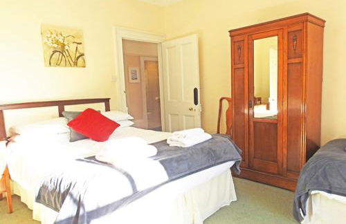 Bury Villa - 7 bedrooms sleeping 18 guests - Photo 12