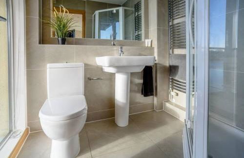 Wren Lodge HM11 HOT TUB Lakeside Spa Property - Foto 26