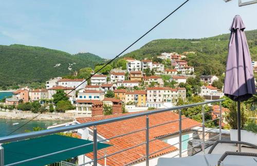 Apartment Mirella 1 "Your sunny sea-view escape with two terraces in the heart of Rabac" - Foto 12