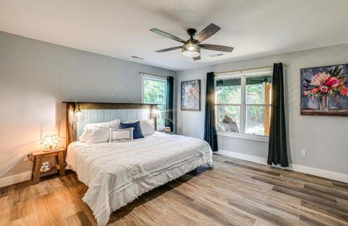 Walk to Lake Barkley! Family Home with Outdoor Oasis - Foto 17